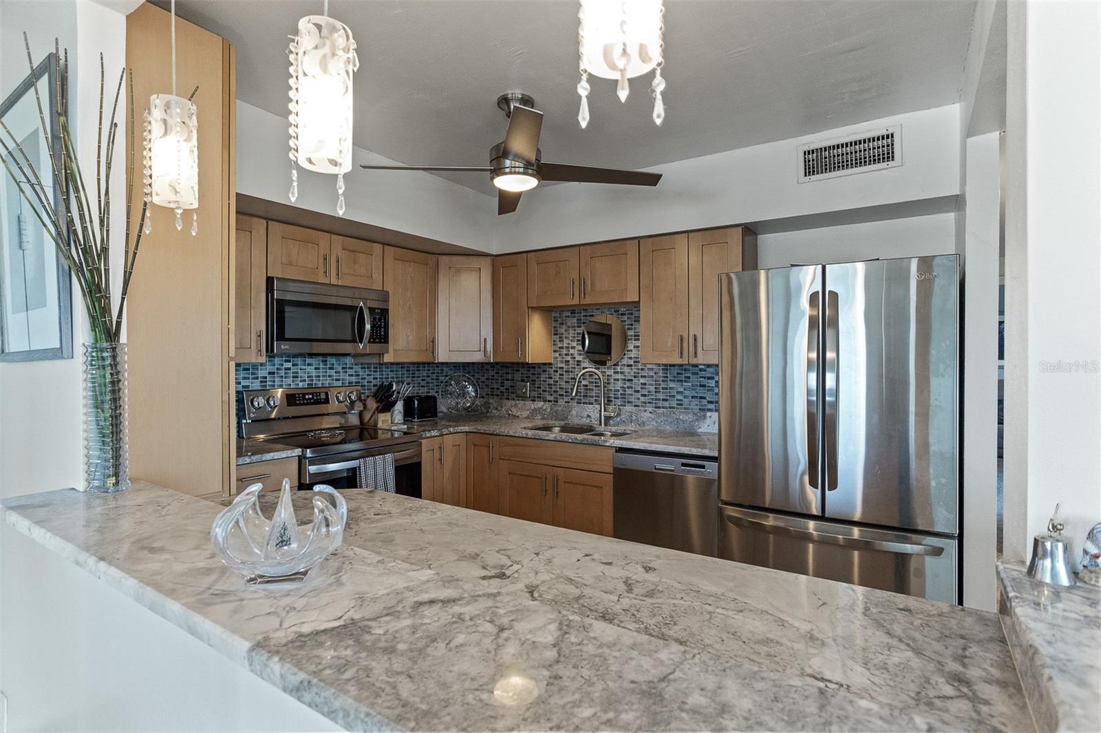 Listing photo id 14 for 30 Turner Street 604
