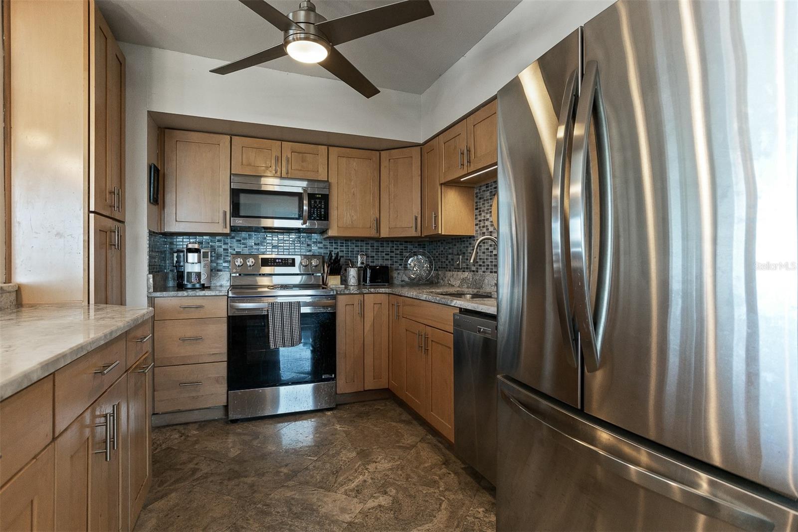 Listing photo id 18 for 30 Turner Street 604