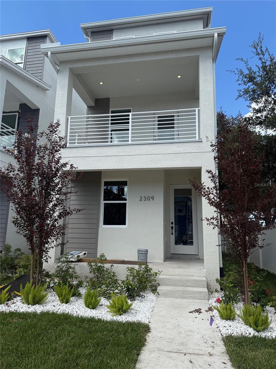 Listing photo id 1 for 2309 Spruce Street