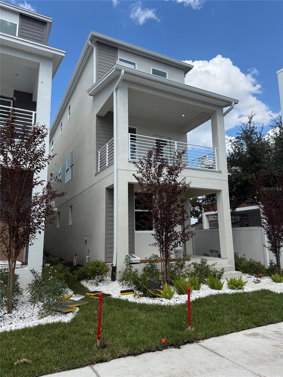 Listing photo id 2 for 2309 Spruce Street