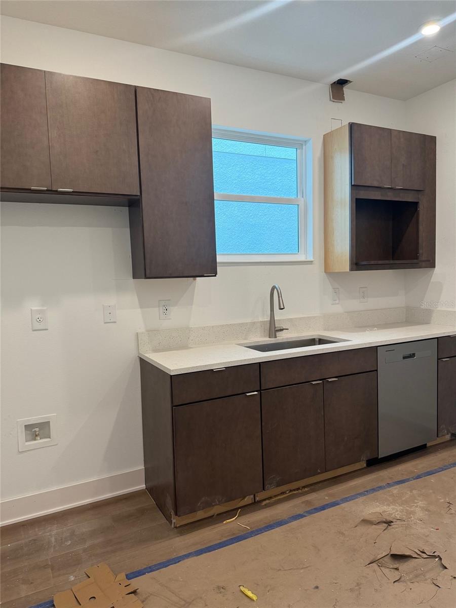 Listing photo id 3 for 2309 Spruce Street
