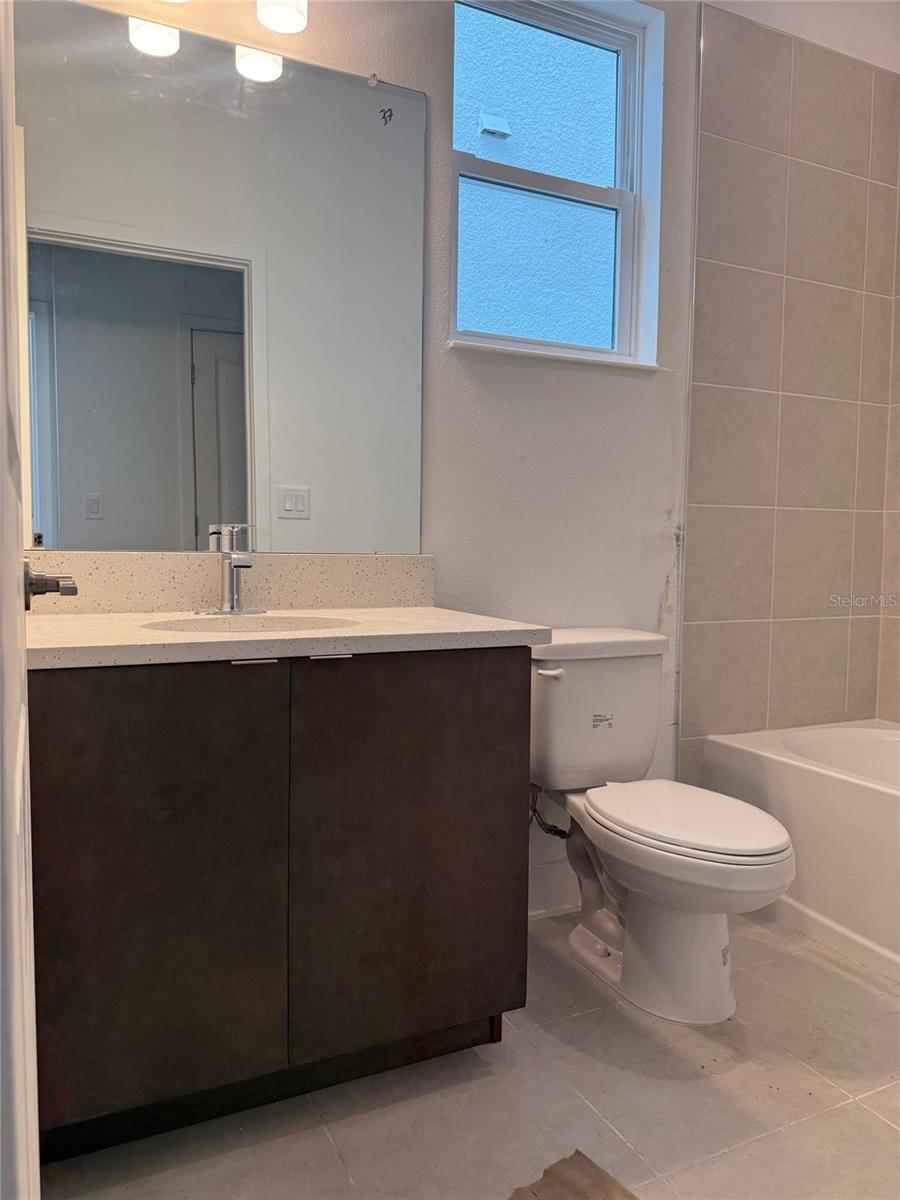 Listing photo id 4 for 2309 Spruce Street