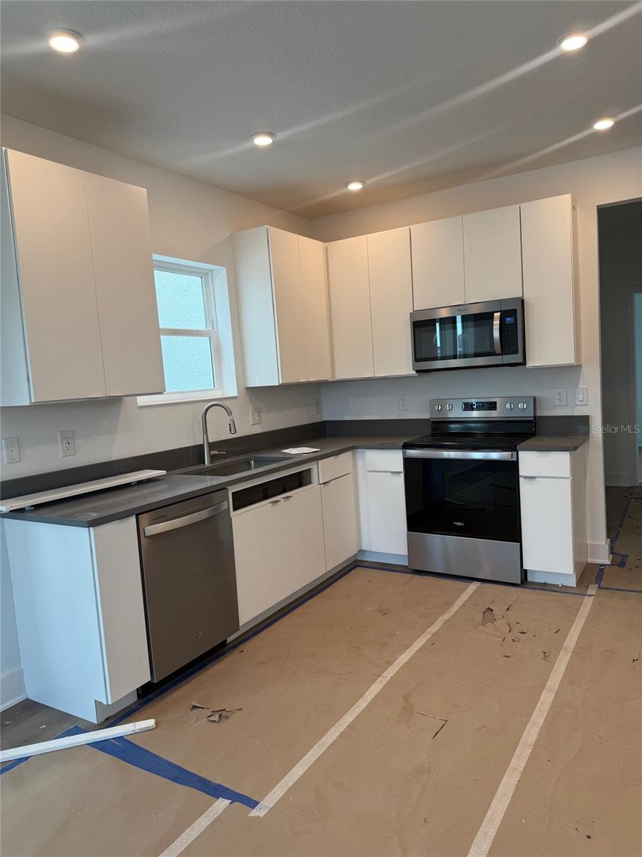 Listing photo id 5 for 2309 Spruce Street