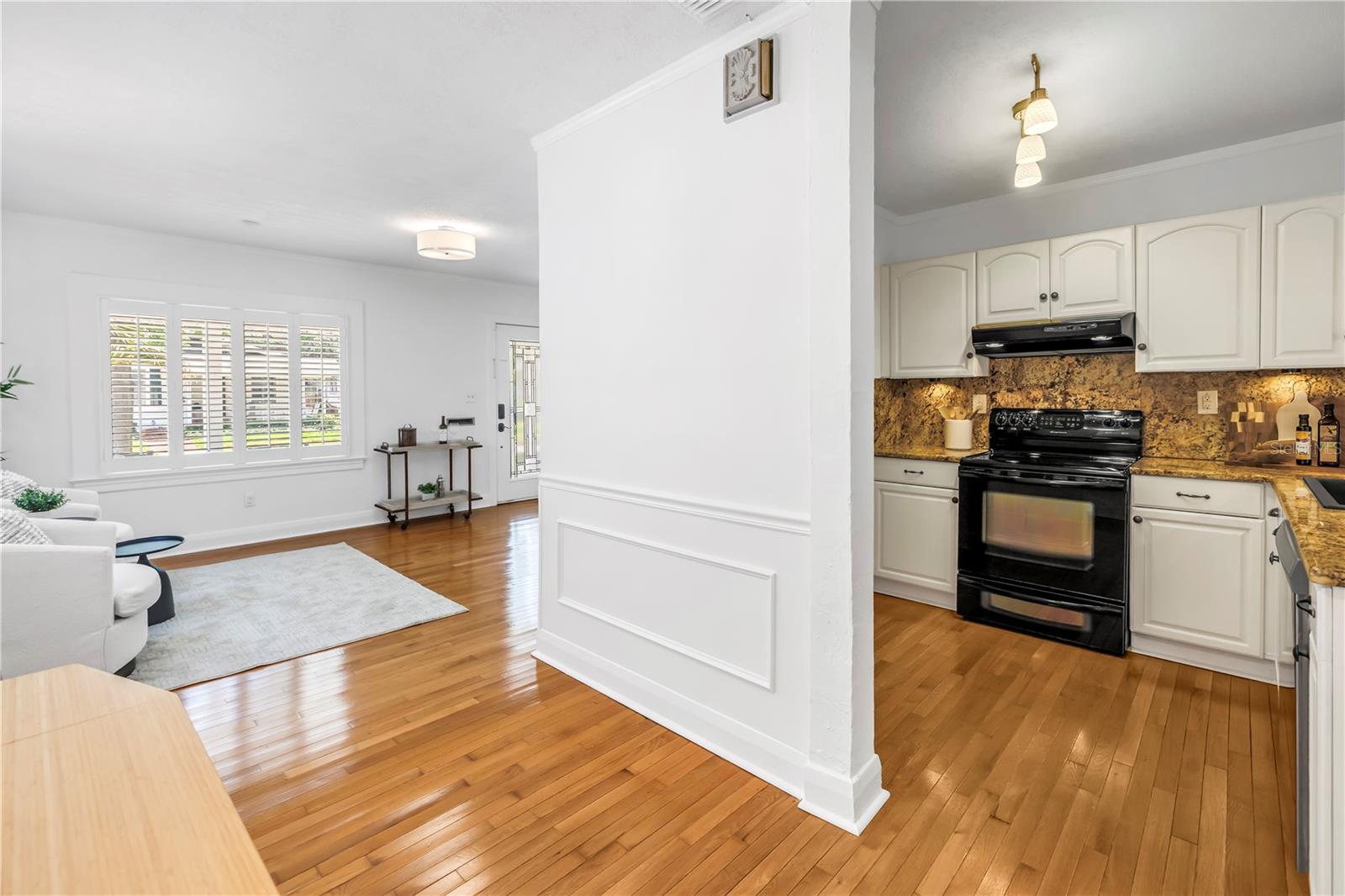 Image 15 of 39 For 3709 Santiago Street