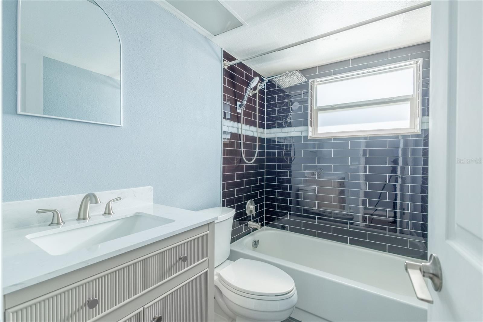 Image 18 of 25 For 5810 Venetian Boulevard Ne