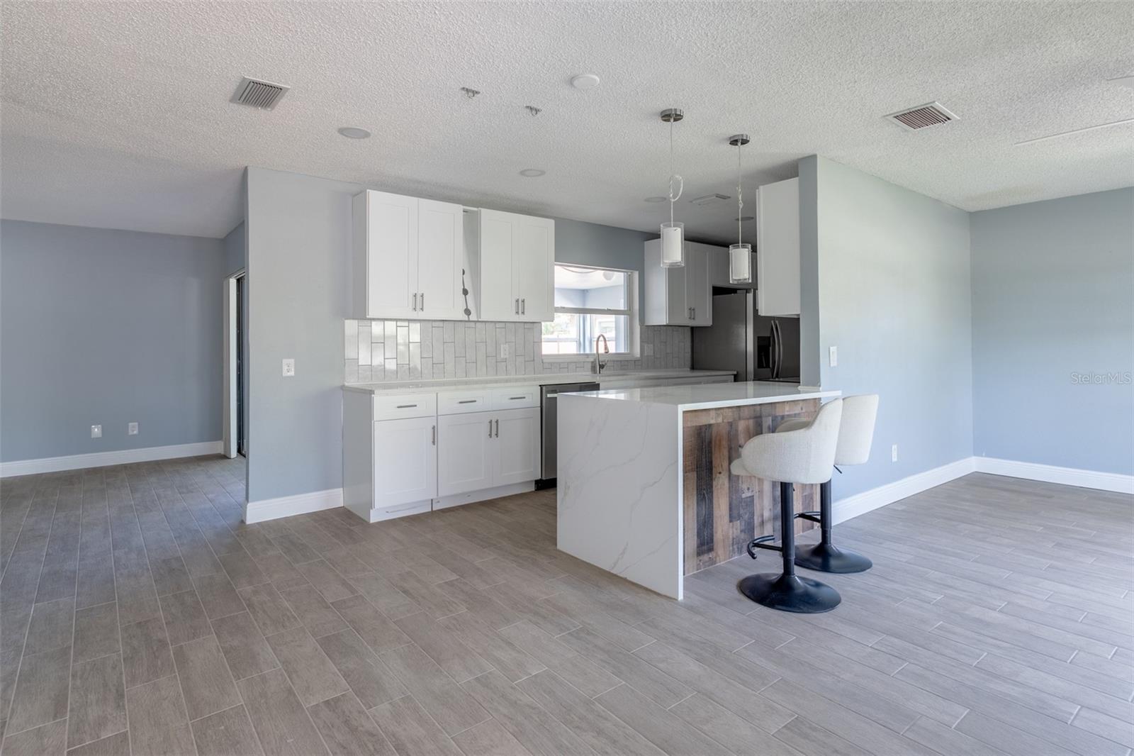 Image 2 of 25 For 5810 Venetian Boulevard Ne