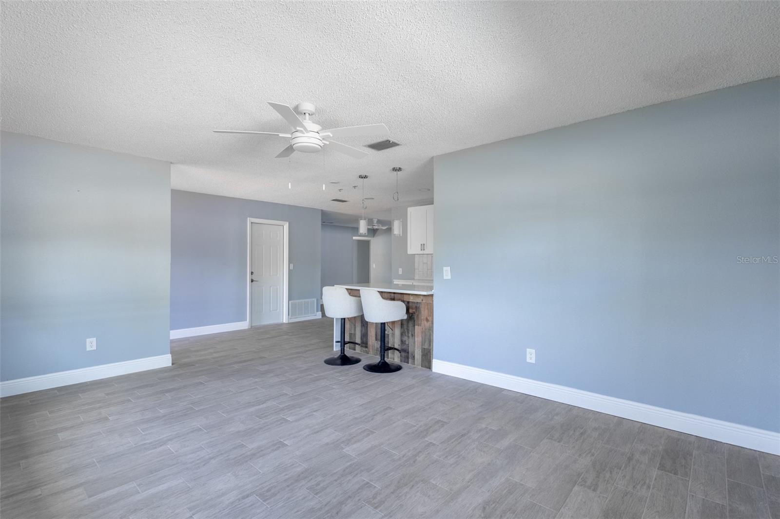 Image 4 of 25 For 5810 Venetian Boulevard Ne