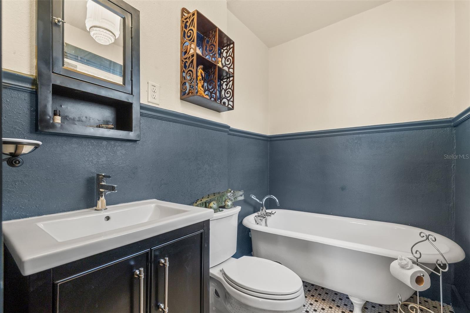Image 78 of 100 For 356 22nd Avenue Ne