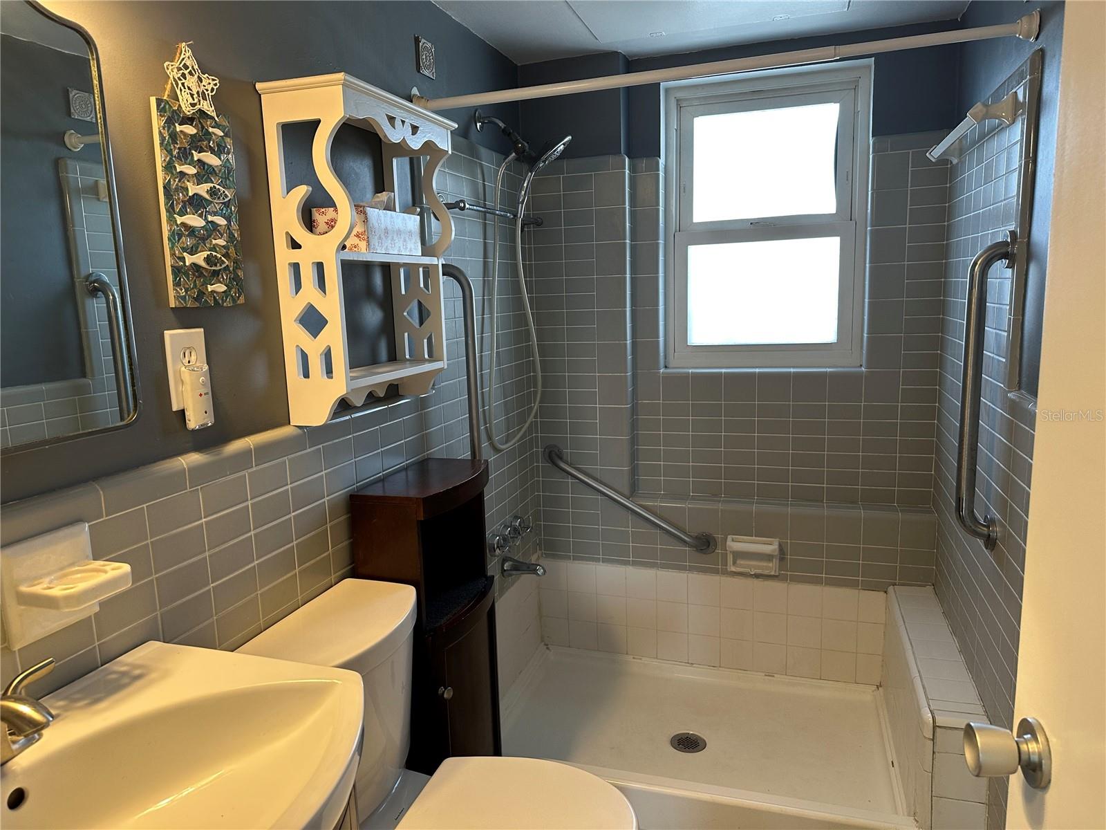 Image 10 of 17 For 750 Burlington Avenue N 5d