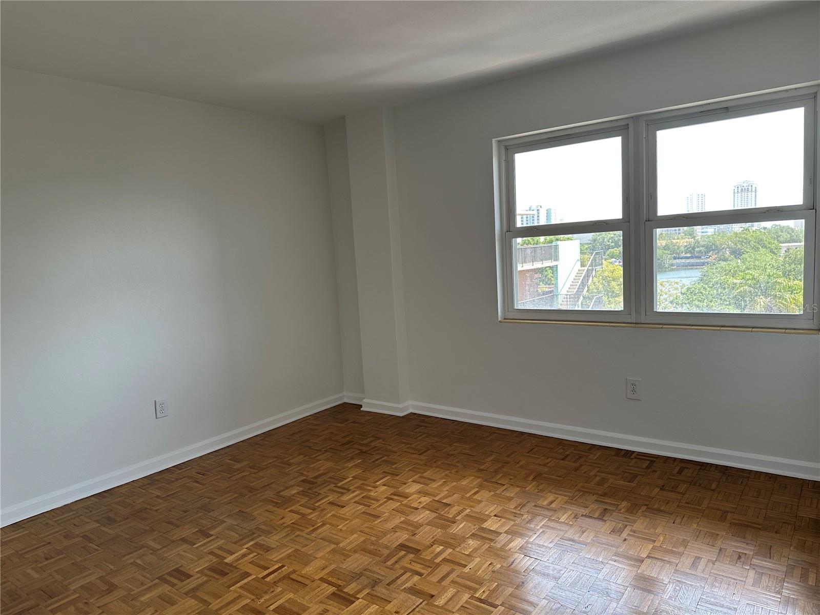 Image 12 of 17 For 750 Burlington Avenue N 5d