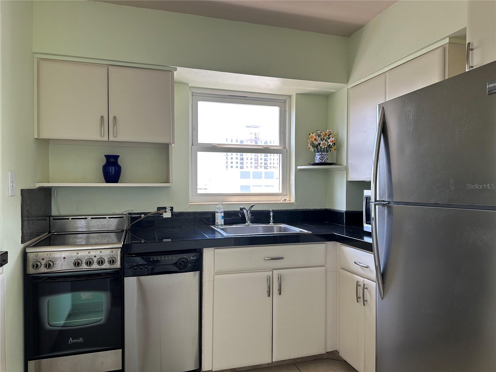 Image 6 of 17 For 750 Burlington Avenue N 5d