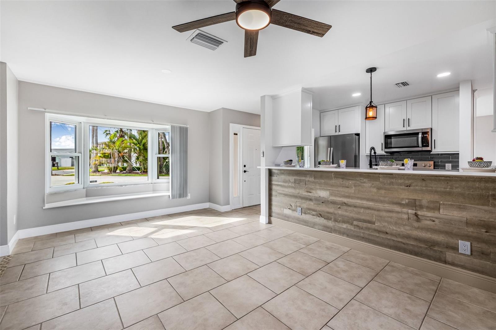 Image 11 of 40 For 8727 Bay Crest Lane