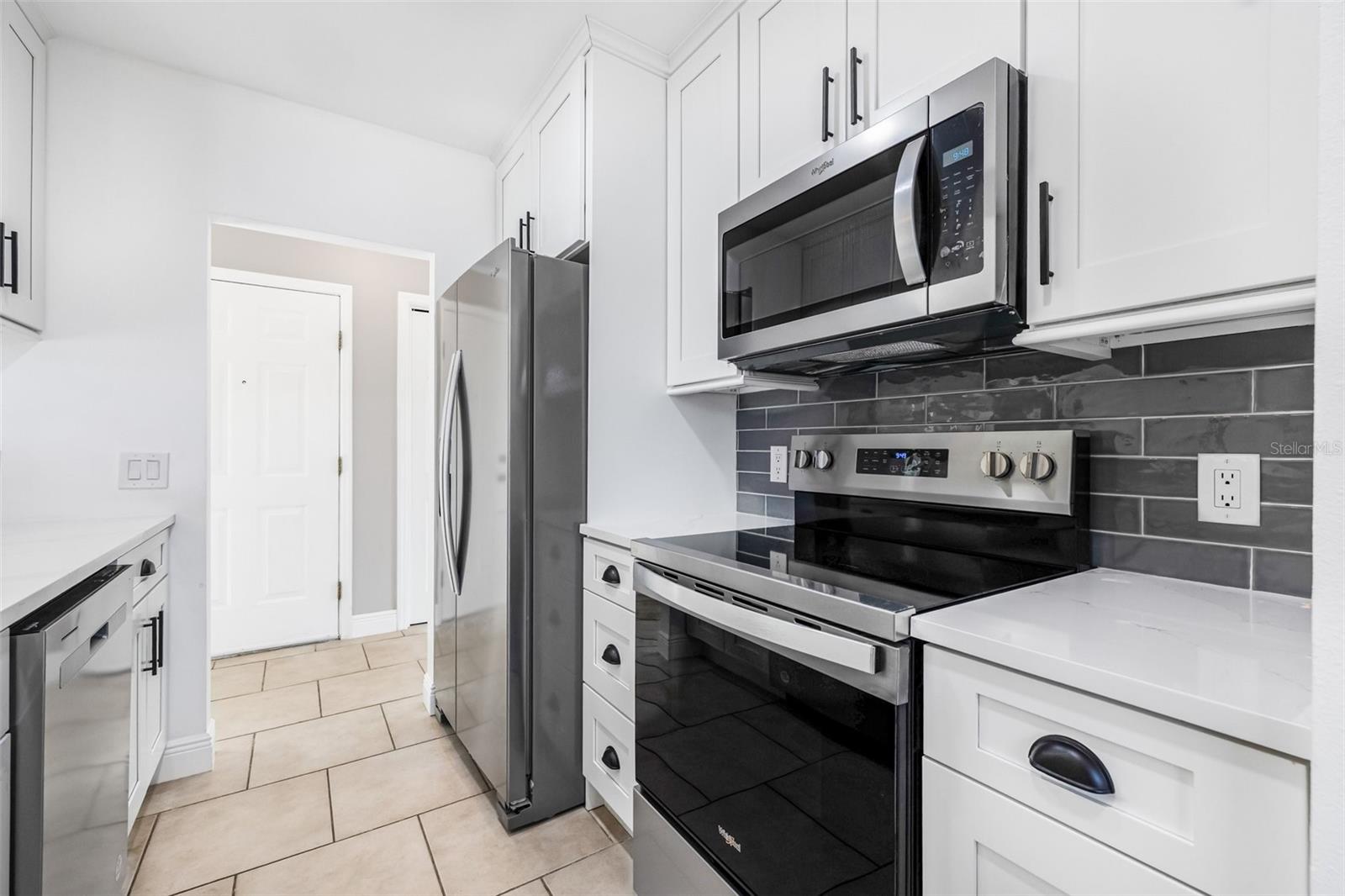 Image 6 of 40 For 8727 Bay Crest Lane