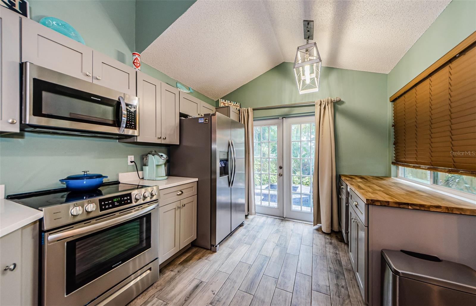 Image 10 of 64 For 678 Greenglen Lane