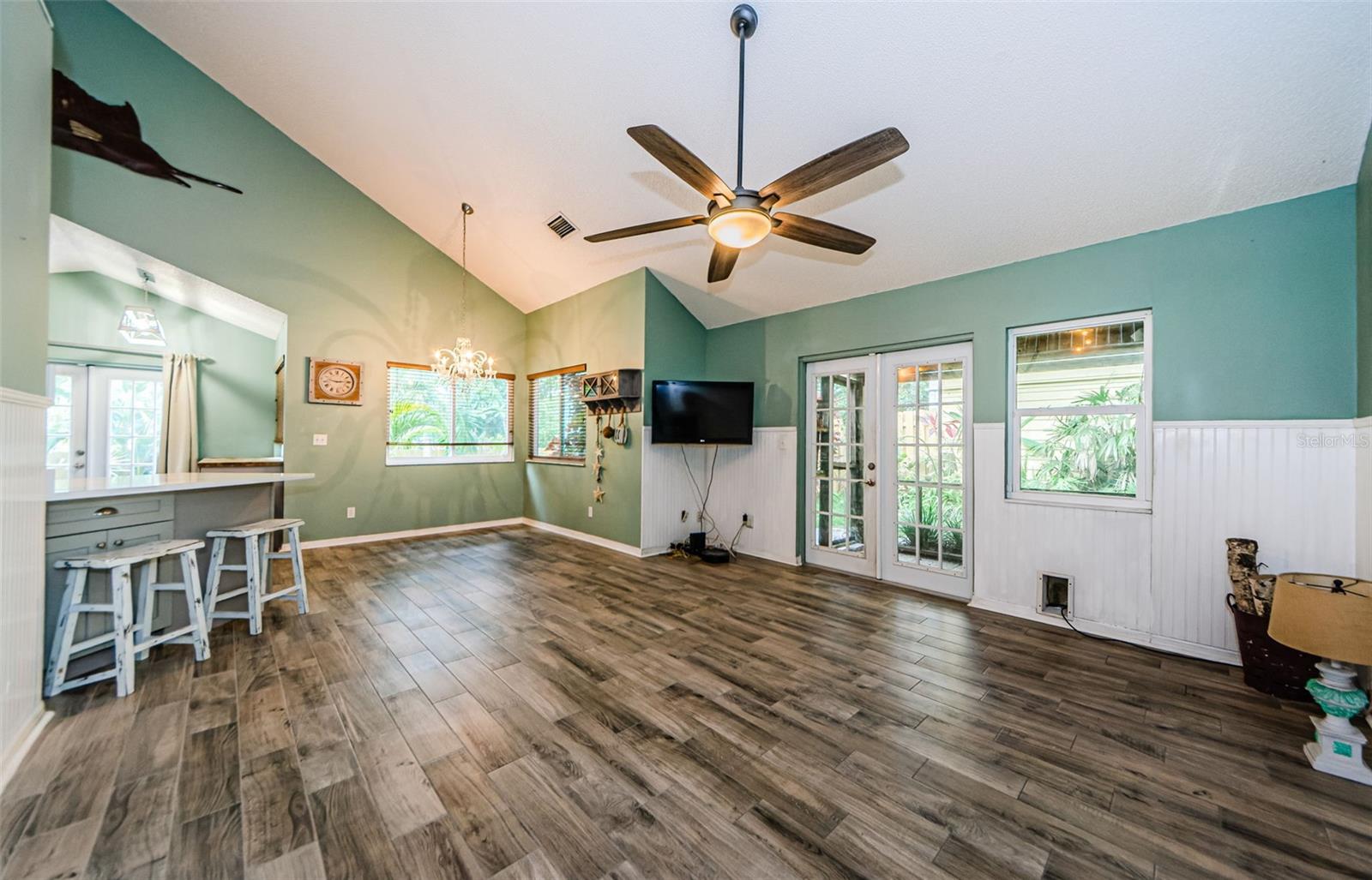 Image 13 of 64 For 678 Greenglen Lane