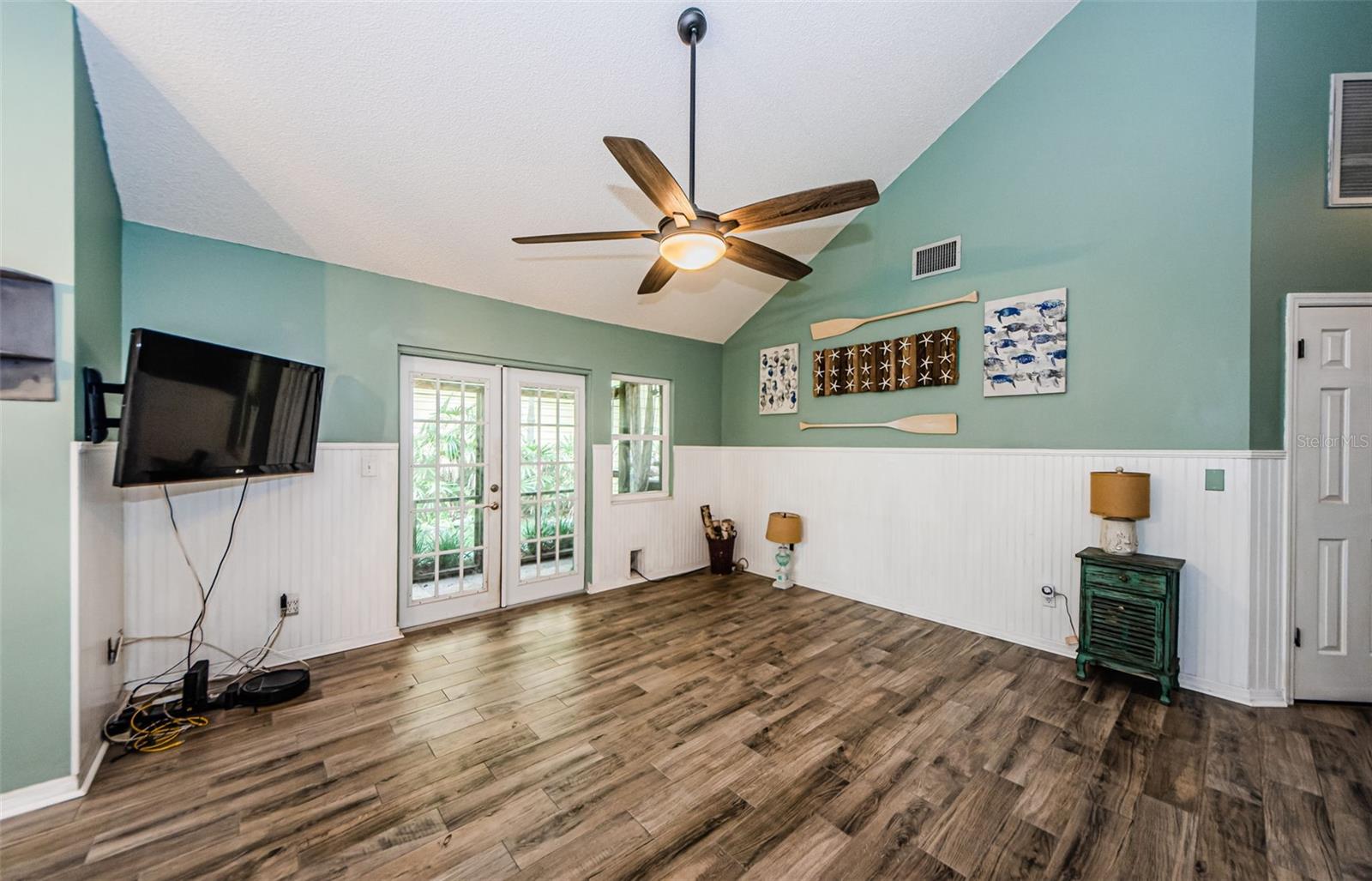 Image 15 of 64 For 678 Greenglen Lane
