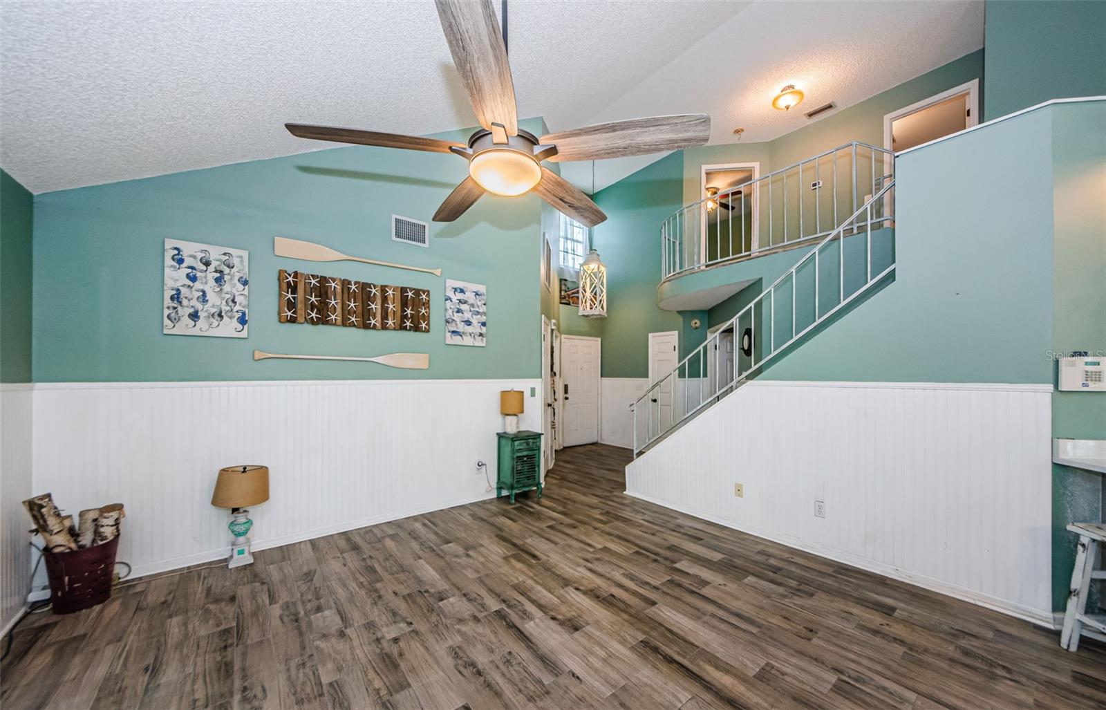 Image 16 of 64 For 678 Greenglen Lane