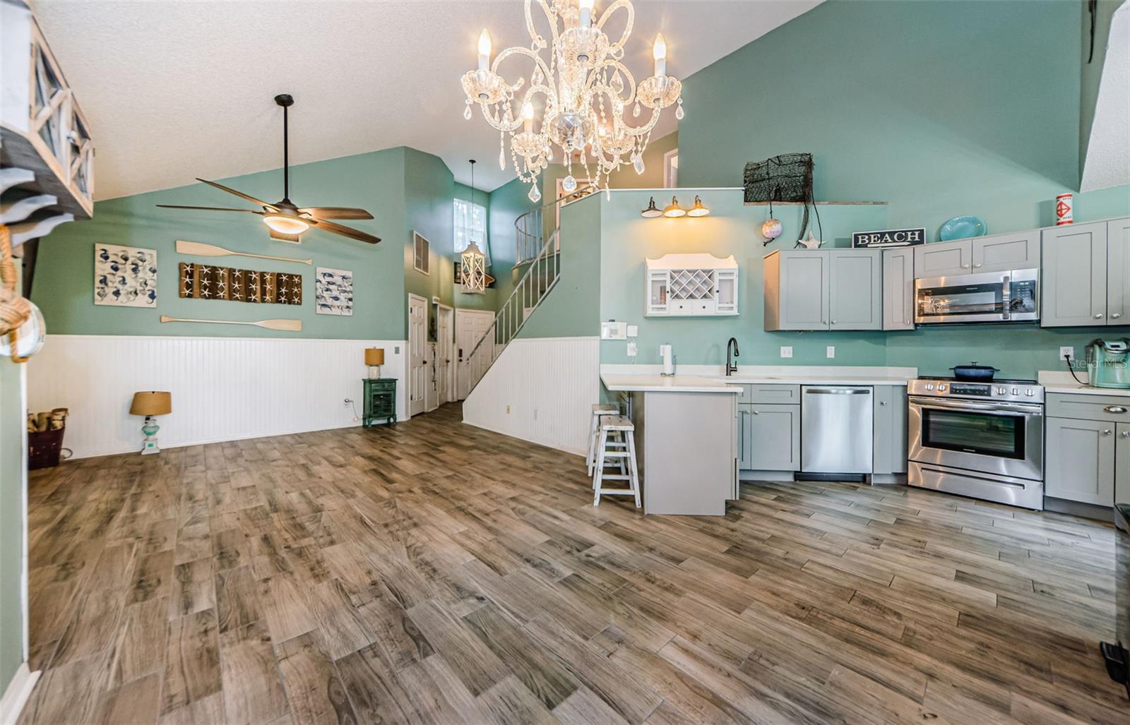 Image 3 of 64 For 678 Greenglen Lane