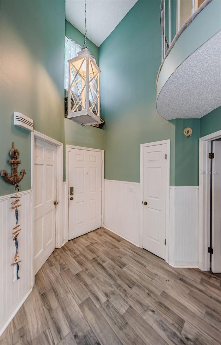 Image 4 of 64 For 678 Greenglen Lane