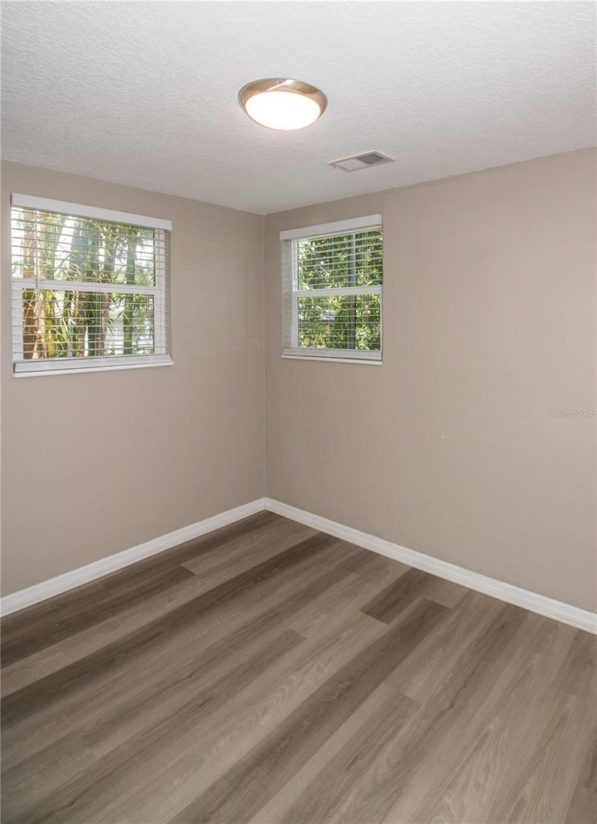 Image 22 of 31 For 1914 53rd Street S