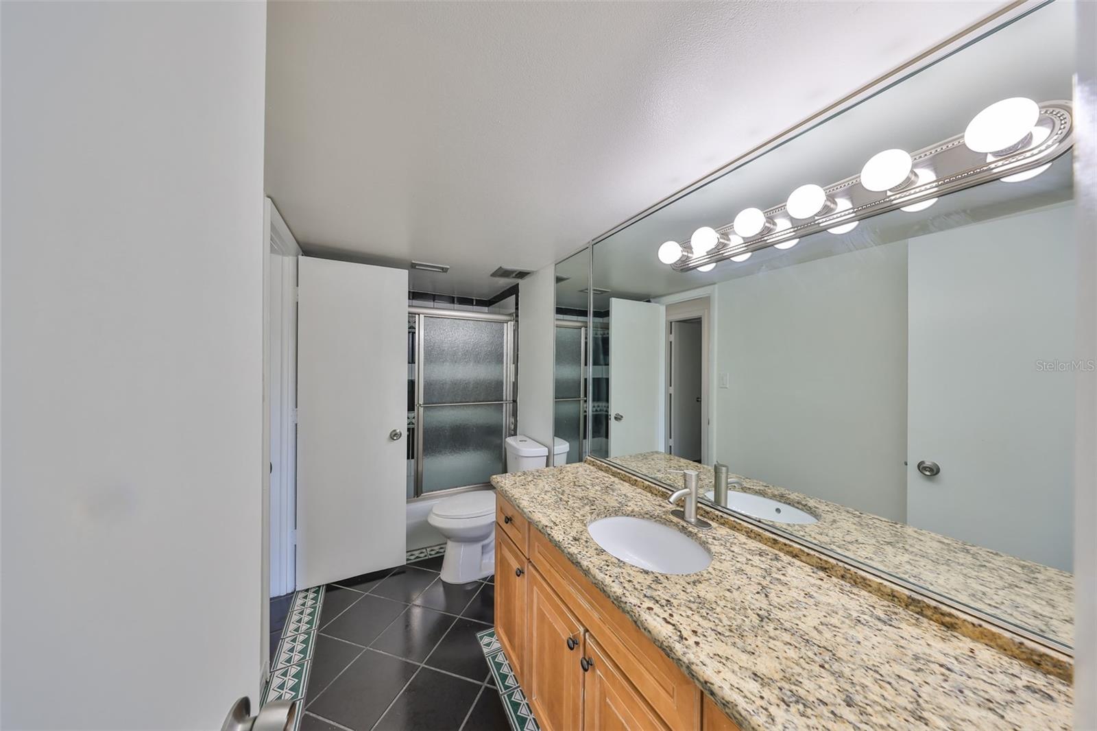 Image 29 of 37 For 2424 Tampa Bay Boulevard I202