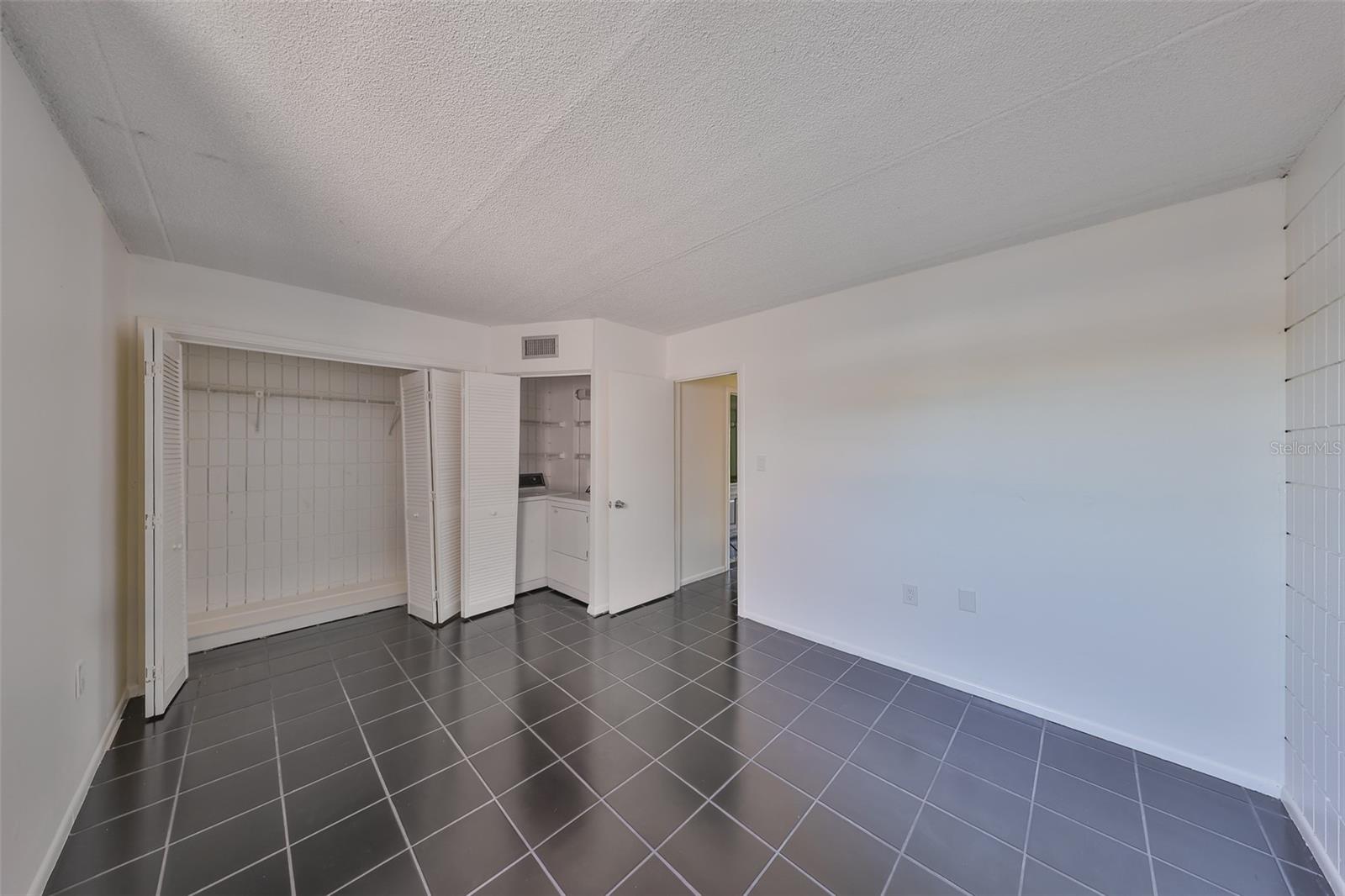 Image 32 of 37 For 2424 Tampa Bay Boulevard I202