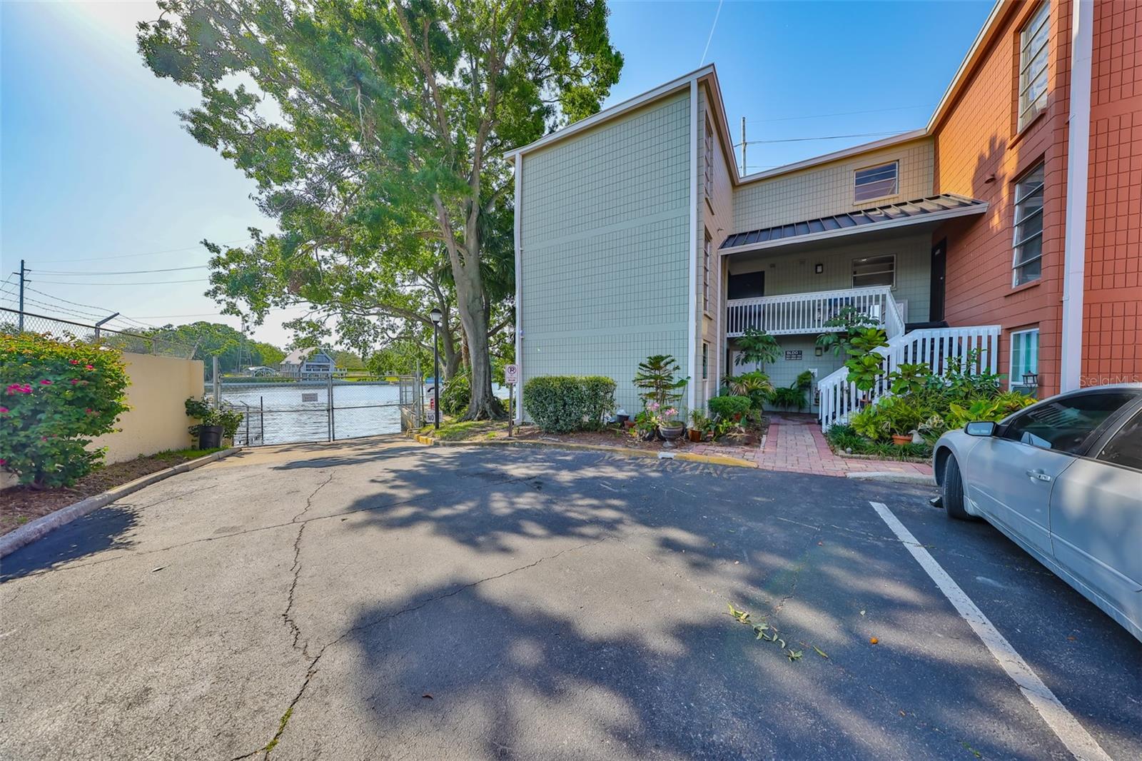 Image 4 of 37 For 2424 Tampa Bay Boulevard I202