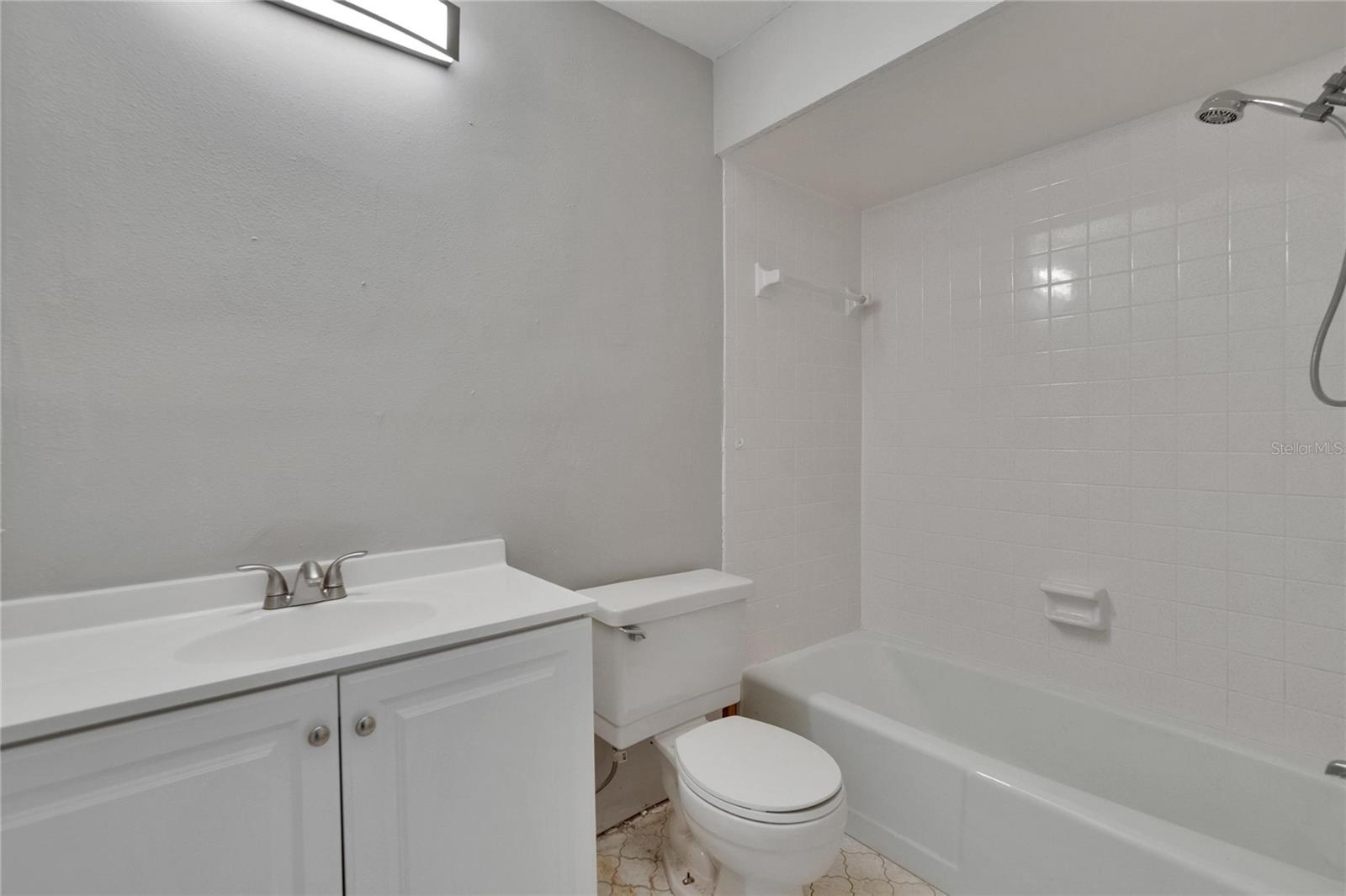 Image 22 of 62 For 814 Seabreeze Drive