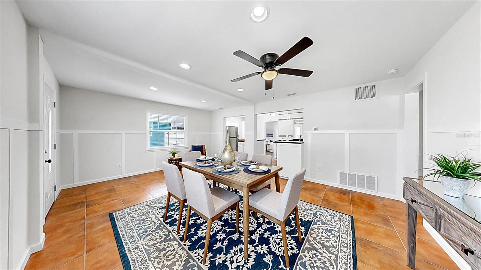 Listing photo id 8 for 1402 Freemont Street S