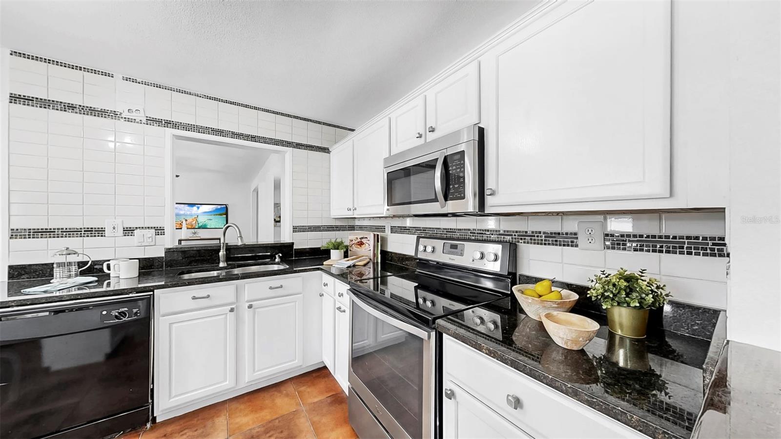 Listing photo id 14 for 1402 Freemont Street S