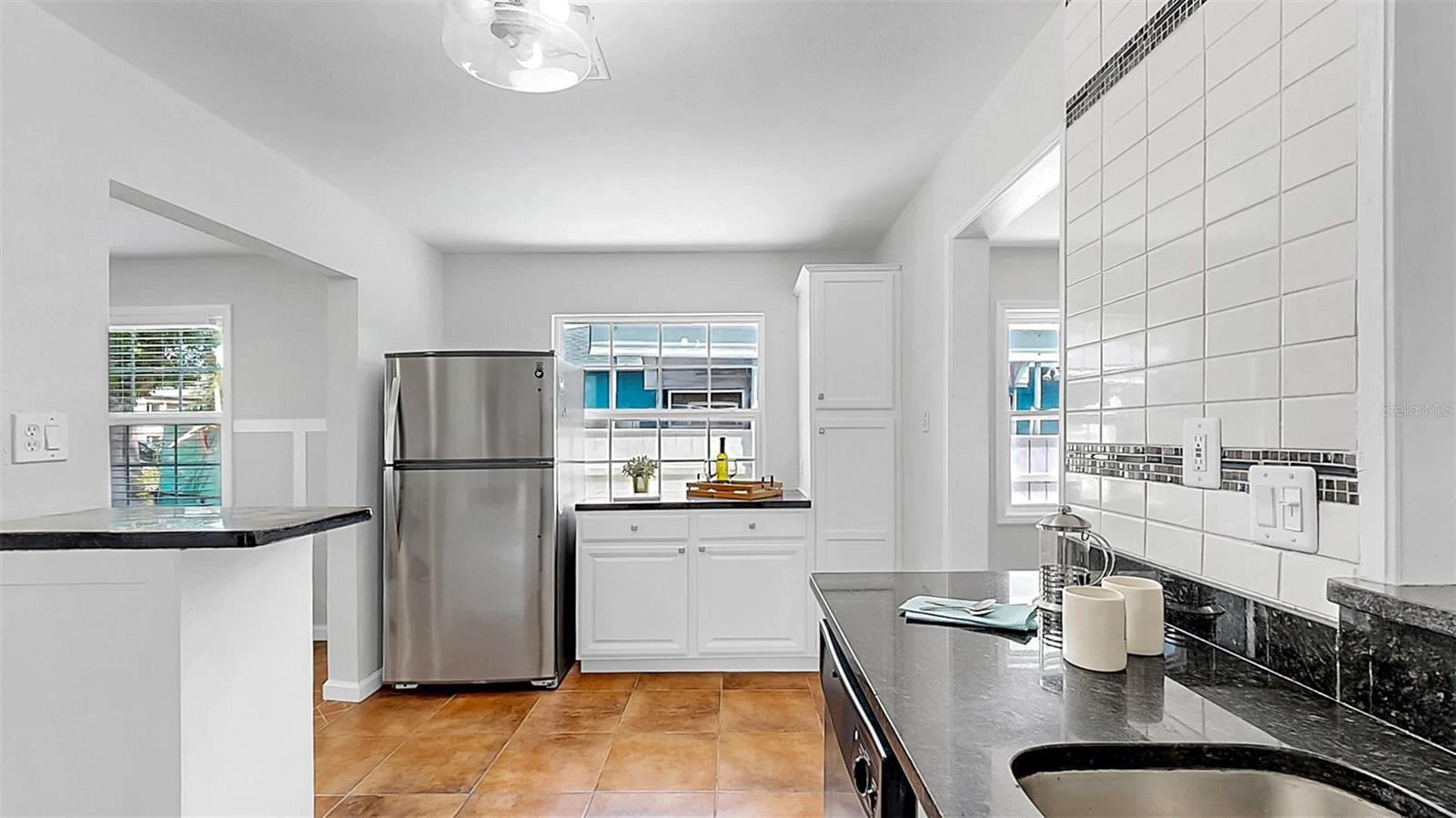 Listing photo id 16 for 1402 Freemont Street S