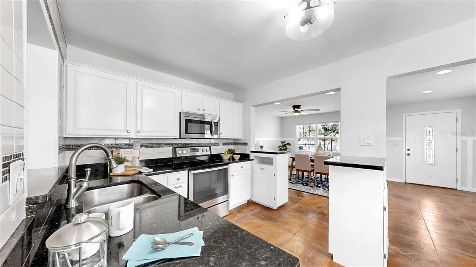 Listing photo id 19 for 1402 Freemont Street S