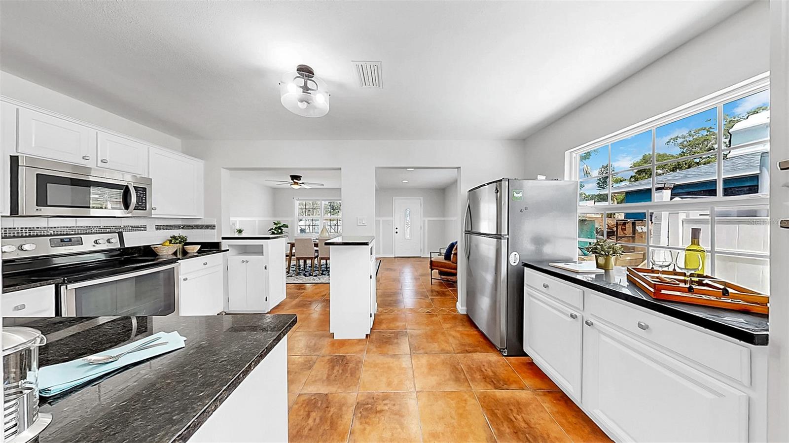 Listing photo id 20 for 1402 Freemont Street S