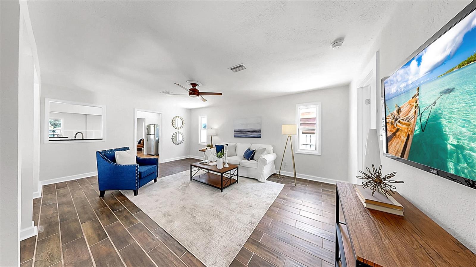 Listing photo id 25 for 1402 Freemont Street S