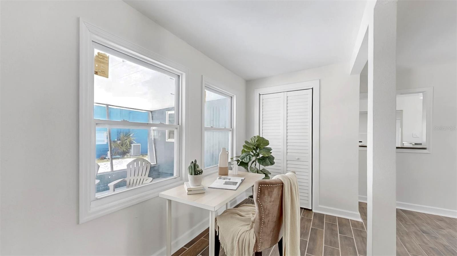 Listing photo id 26 for 1402 Freemont Street S