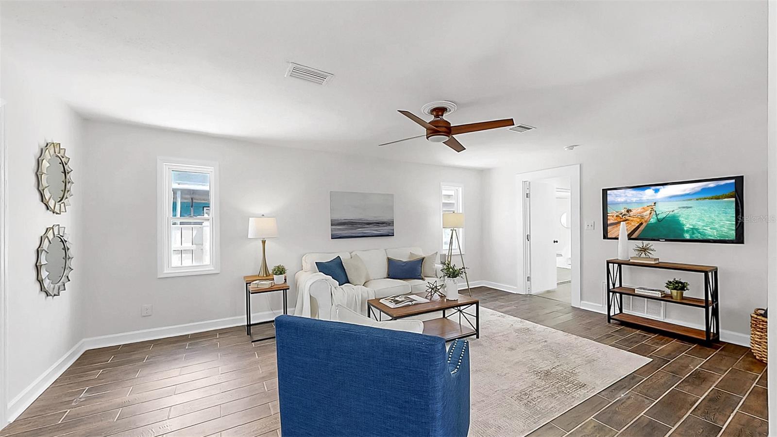Listing photo id 28 for 1402 Freemont Street S