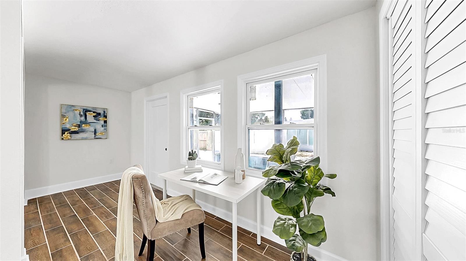 Listing photo id 29 for 1402 Freemont Street S