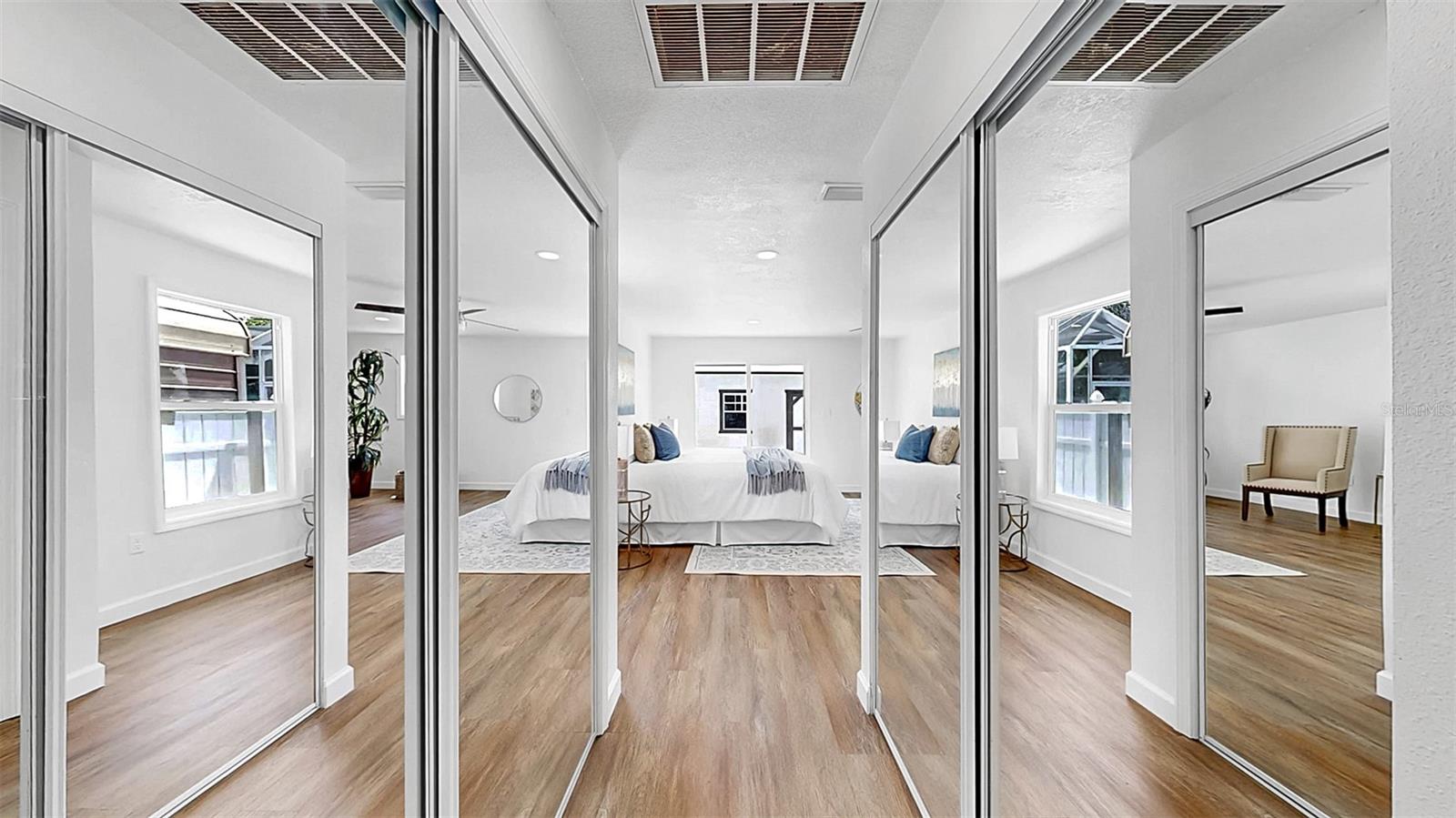 Listing photo id 34 for 1402 Freemont Street S