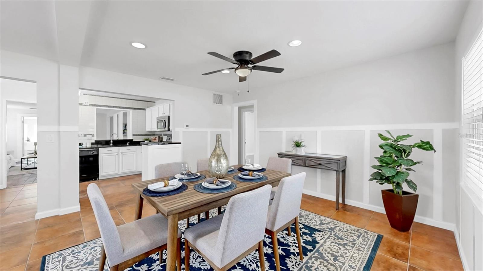 Listing photo id 2 for 1402 Freemont Street S