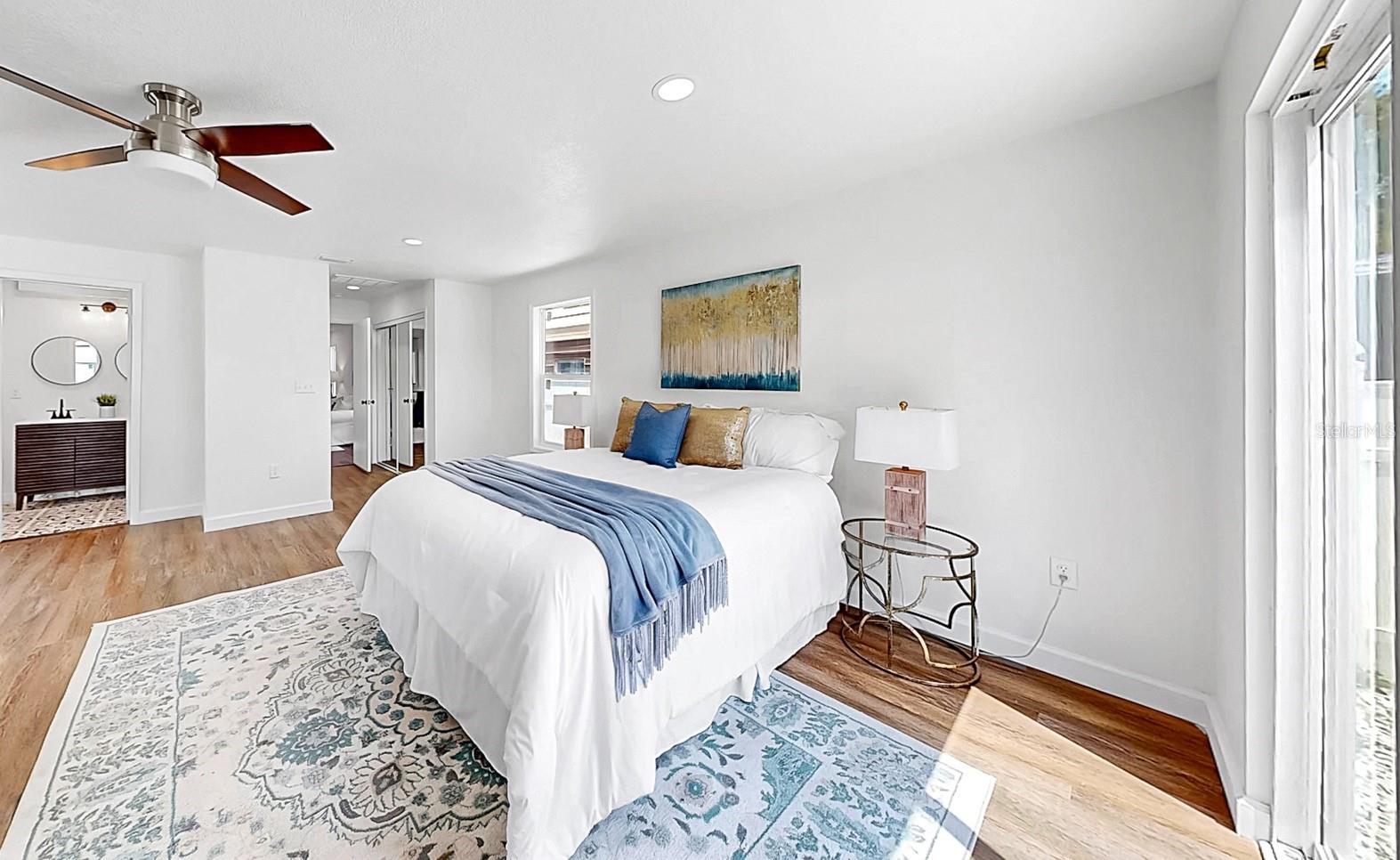 Listing photo id 39 for 1402 Freemont Street S