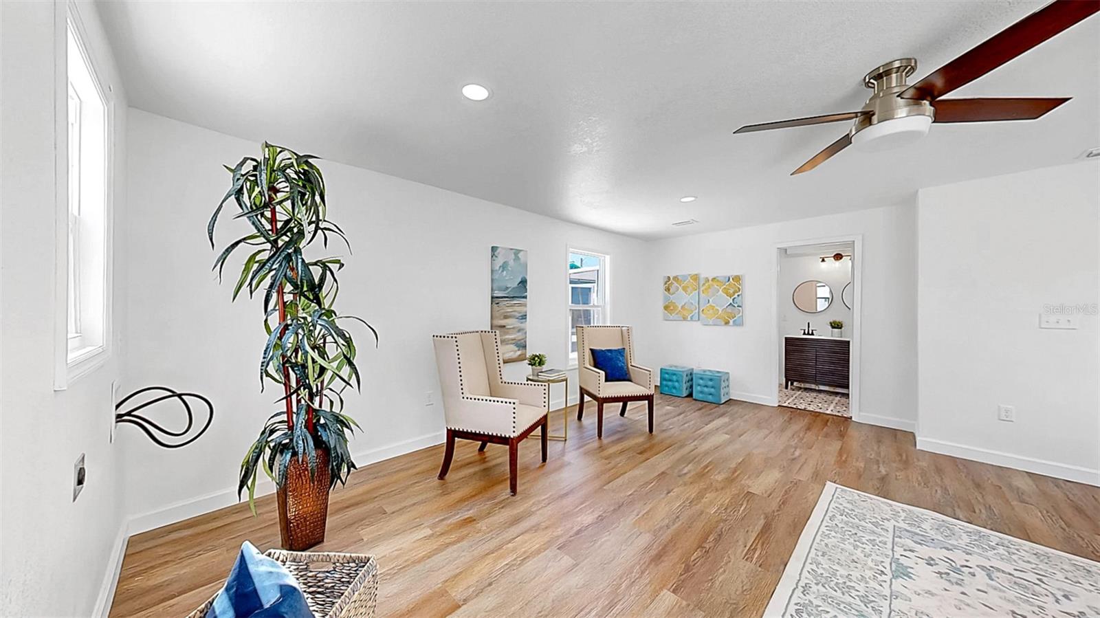 Listing photo id 40 for 1402 Freemont Street S