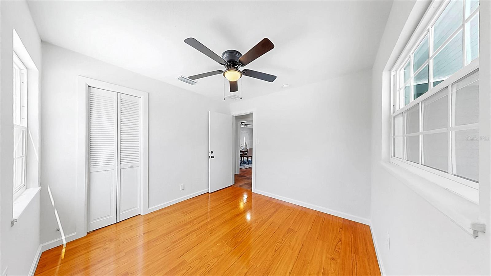 Listing photo id 44 for 1402 Freemont Street S