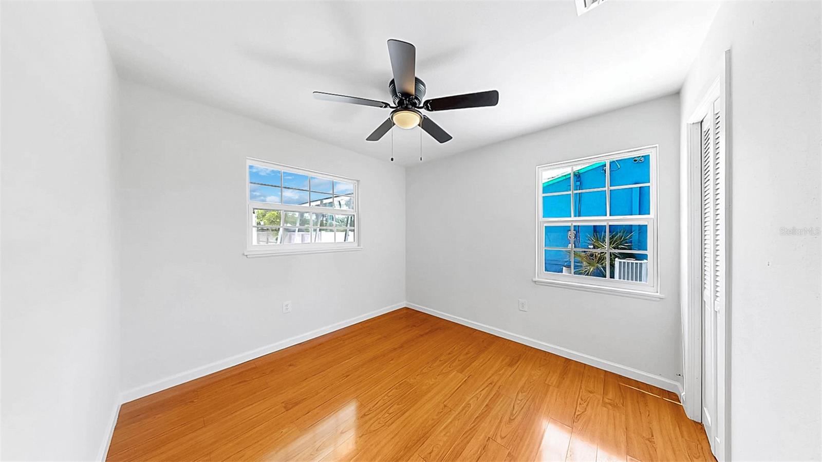 Listing photo id 46 for 1402 Freemont Street S
