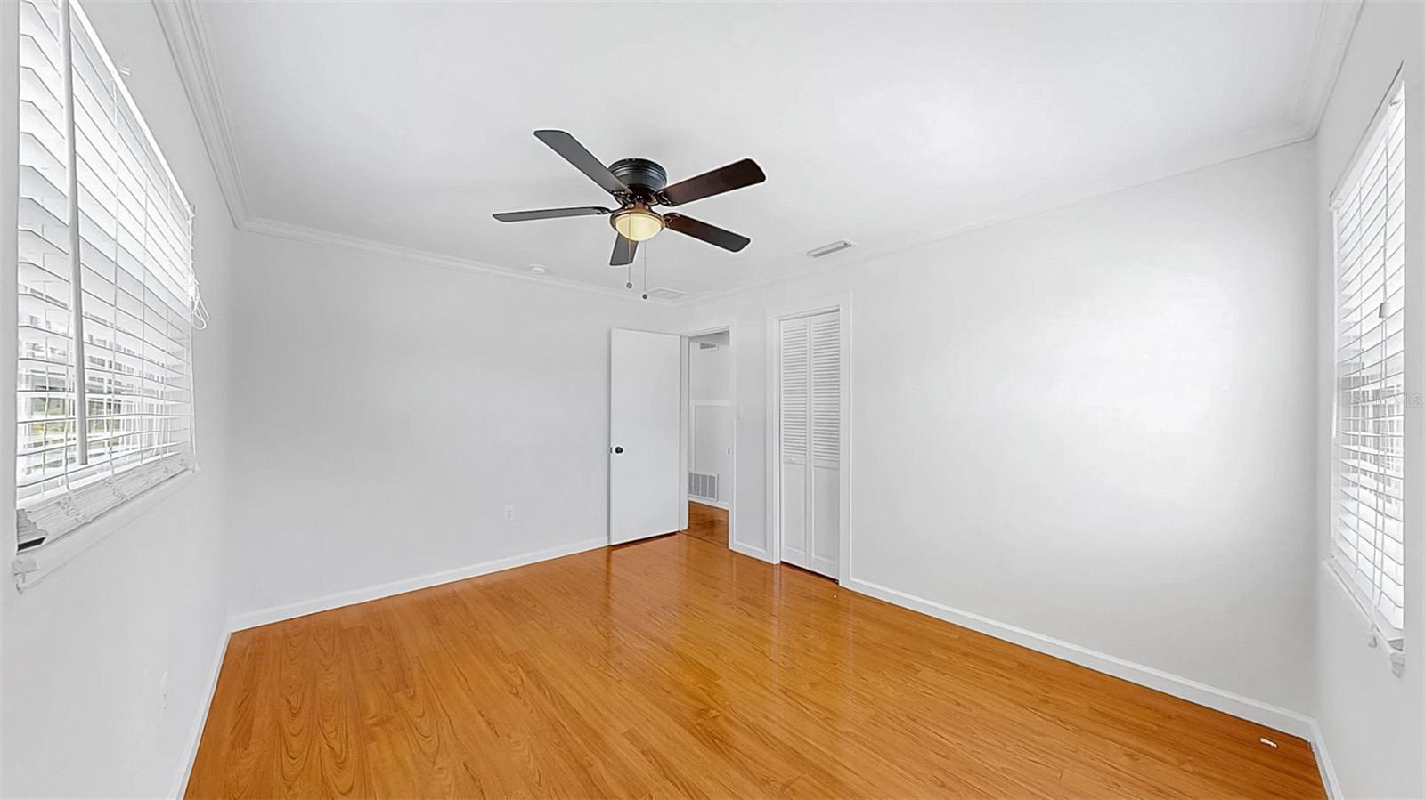 Listing photo id 47 for 1402 Freemont Street S