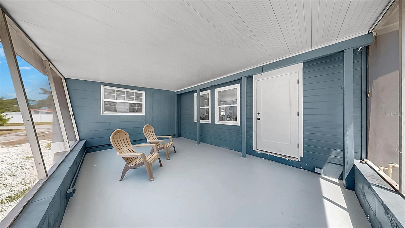 Listing photo id 48 for 1402 Freemont Street S