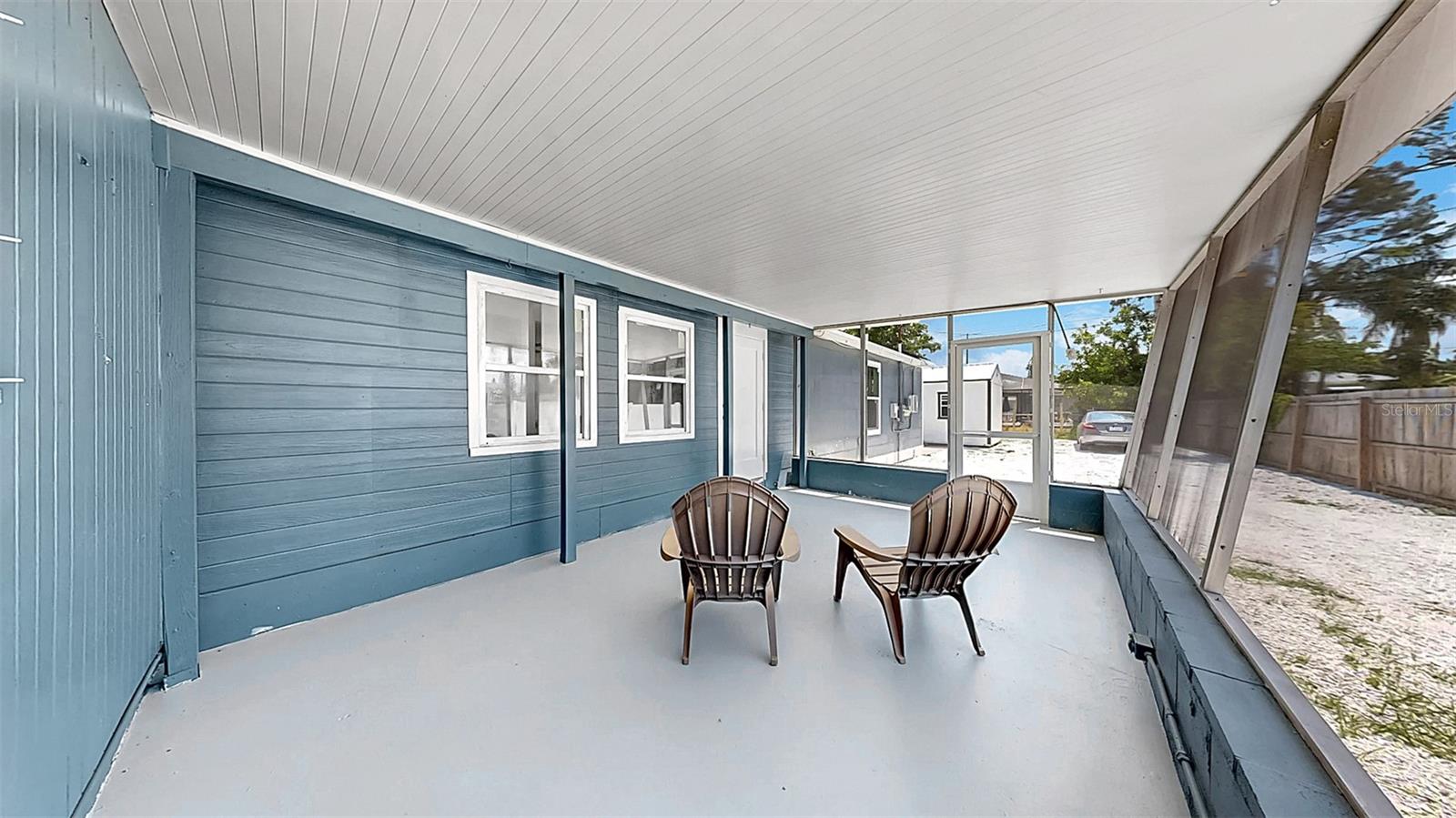 Listing photo id 49 for 1402 Freemont Street S