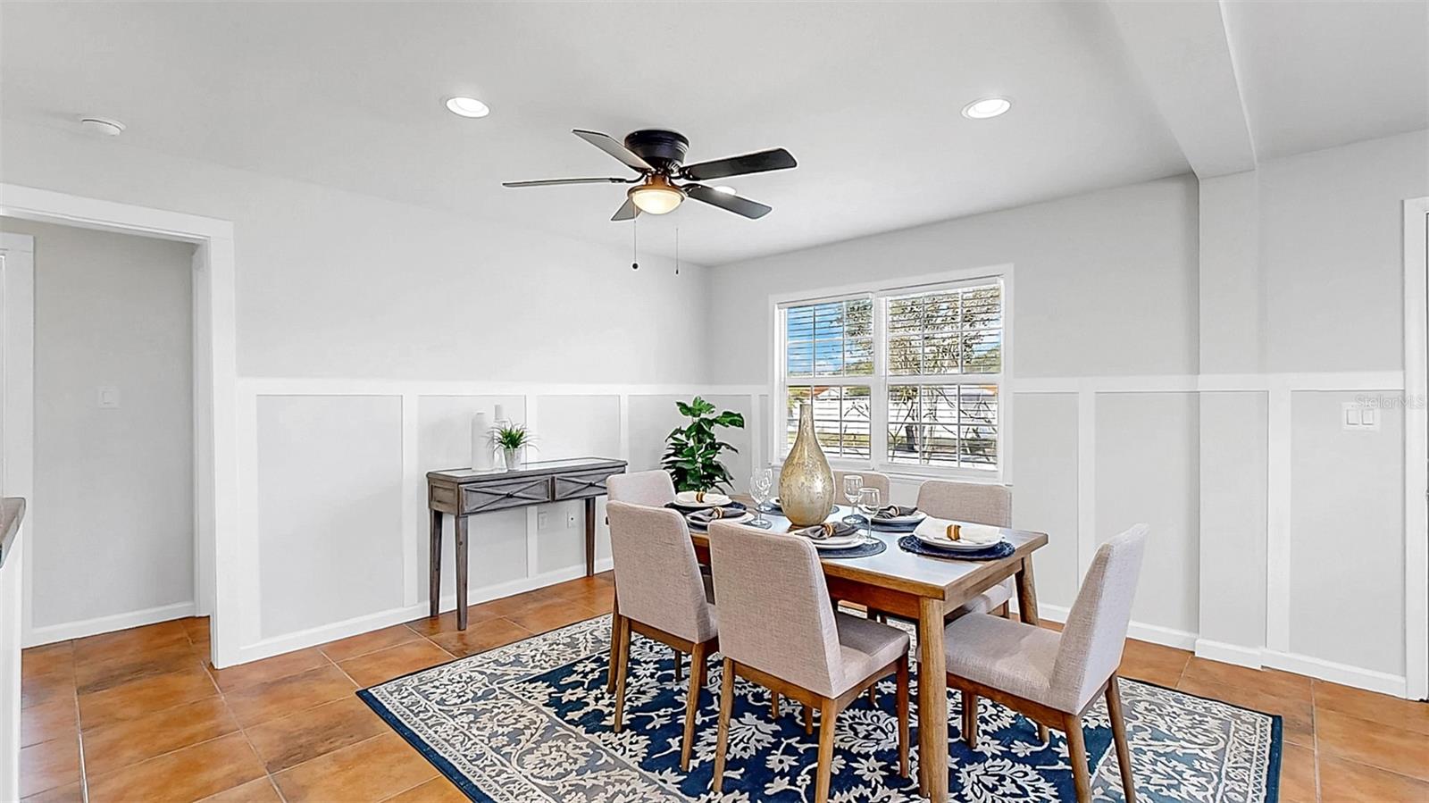 Listing photo id 7 for 1402 Freemont Street S