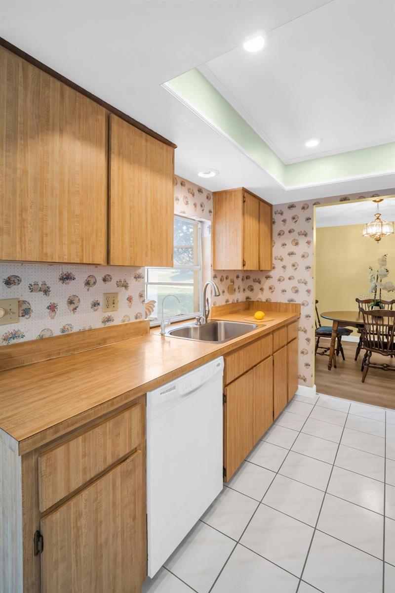 Image 19 of 47 For 2967 Macalpin Drive N
