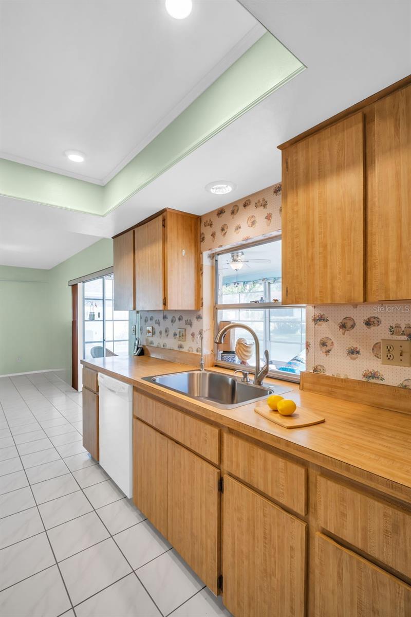 Image 21 of 47 For 2967 Macalpin Drive N
