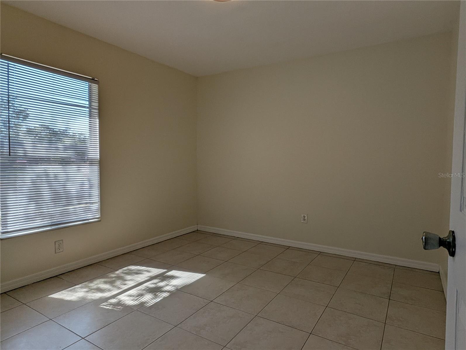 Image 19 of 31 For 2492 15th Avenue S
